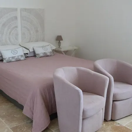 D'hotes Le Plassalou Bed & Breakfast