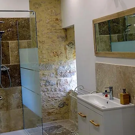 D'hotes Le Plassalou Bed & Breakfast 3*