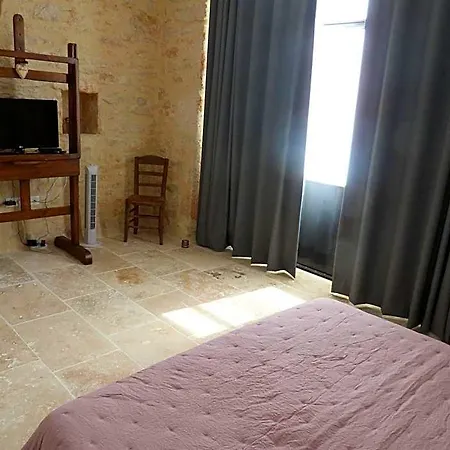 D'hotes Le Plassalou Bed & Breakfast