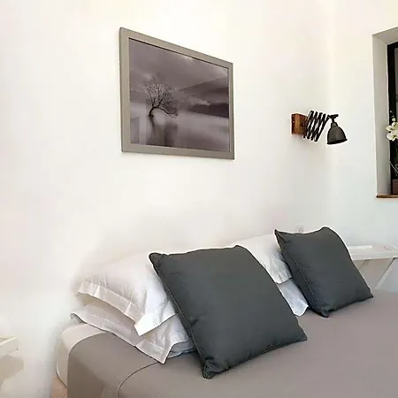D'hotes Le Plassalou Bed & Breakfast 3*