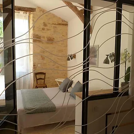 D'hotes Le Plassalou Bed & Breakfast