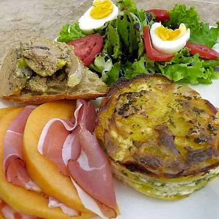 D'hotes Le Plassalou Bed & Breakfast 3*