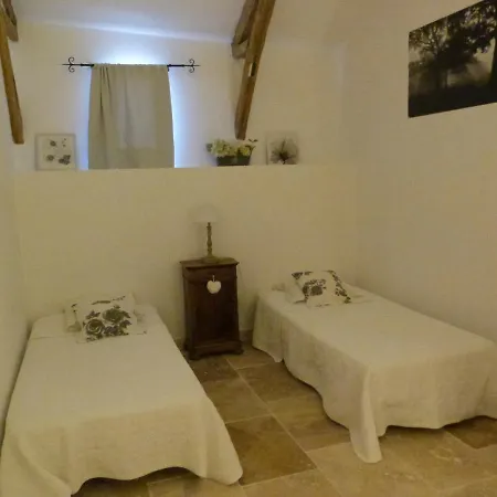 D'hotes Le Plassalou Bed & Breakfast