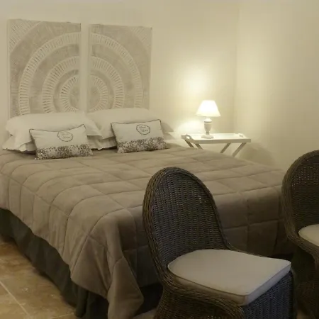 D'hotes Le Plassalou Bed & Breakfast