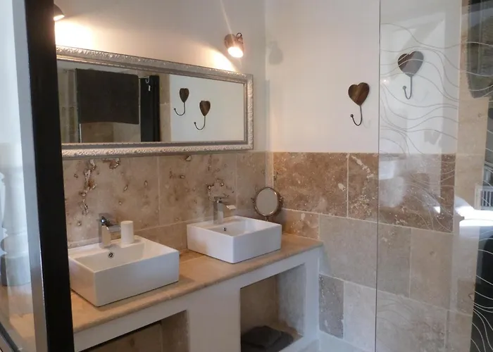 D'hotes Le Plassalou Bed & Breakfast